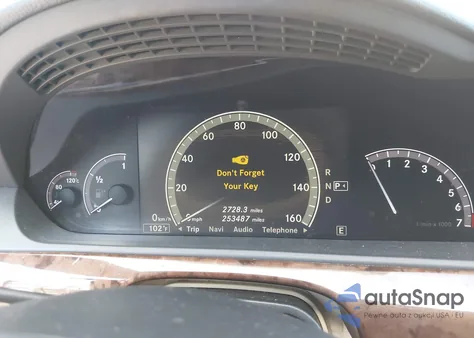 2011 Mercedes-Benz S 550 z USA, uszkodzony, nr VIN WDDNG7BB0BA407103